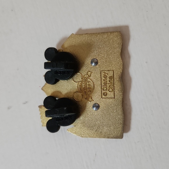 Disney 2007 It's A Small World Trading Pin - Picture 2 of 2